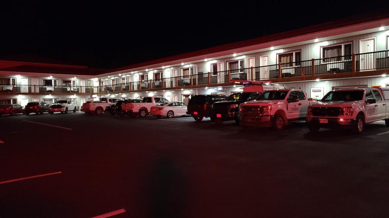 Outdoorsman Motel ワワ エクステリア 写真