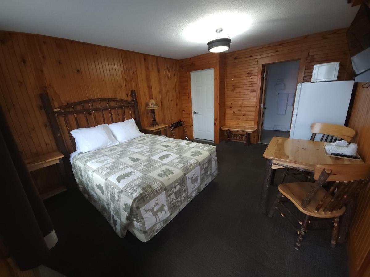 Outdoorsman Motel ワワ エクステリア 写真
