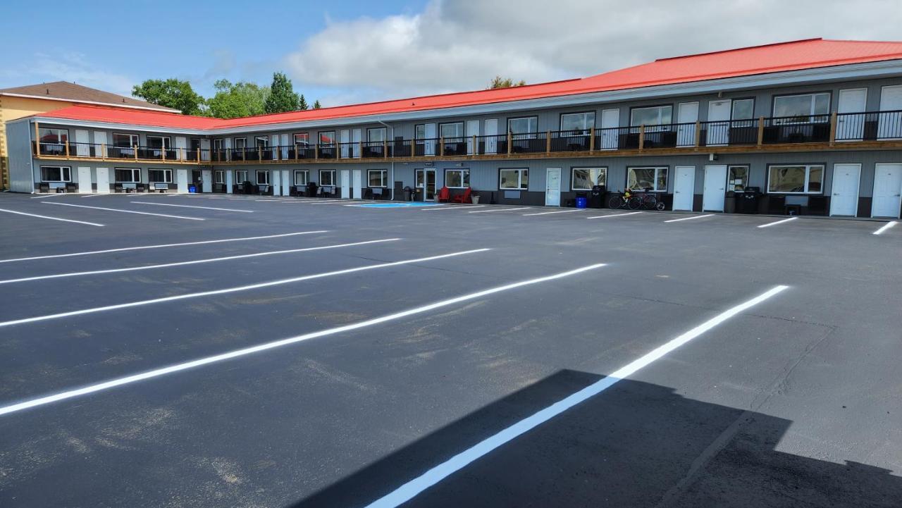 Outdoorsman Motel ワワ エクステリア 写真
